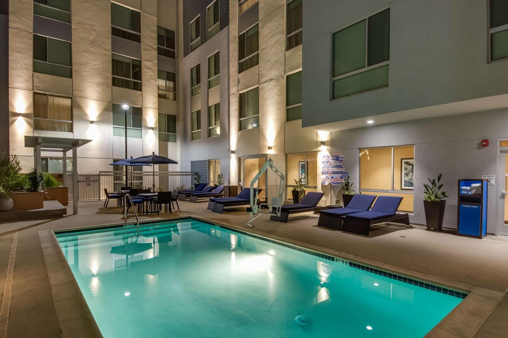 Hampton Inn & Suites Los Angeles - Glendale Exteriér fotografie